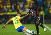 Players in action during Mamelodi Sundowns vs Orlando Pirates
